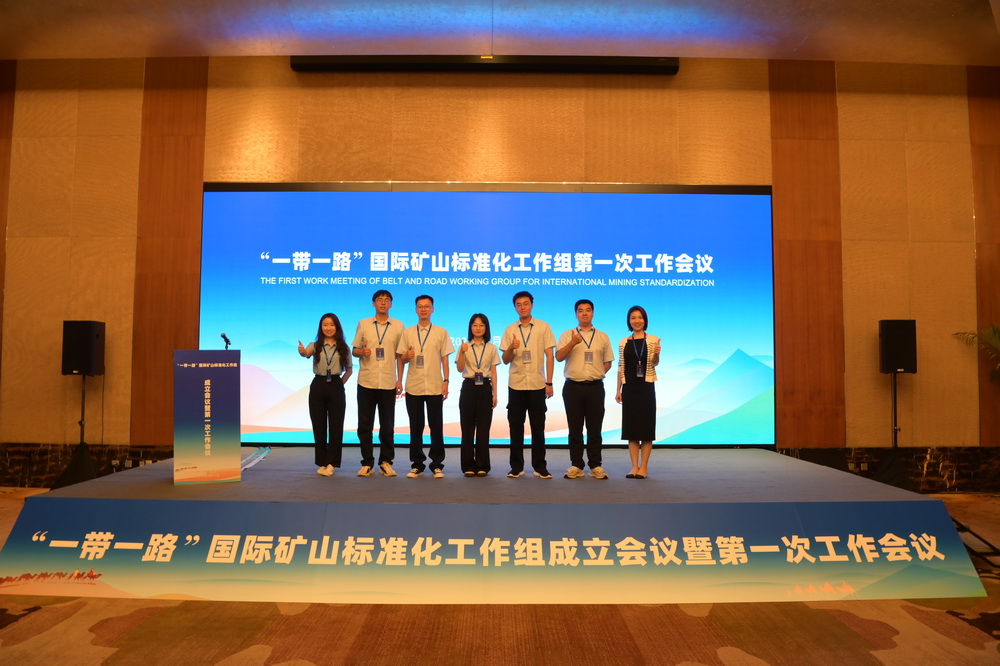 志愿者团队_调整大小.JPG